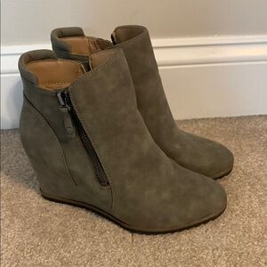 Naturalizer Suede Wedge Shoes with Side Zipper